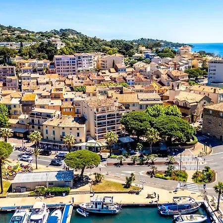 Les Palmiers 3* סן-מקסים