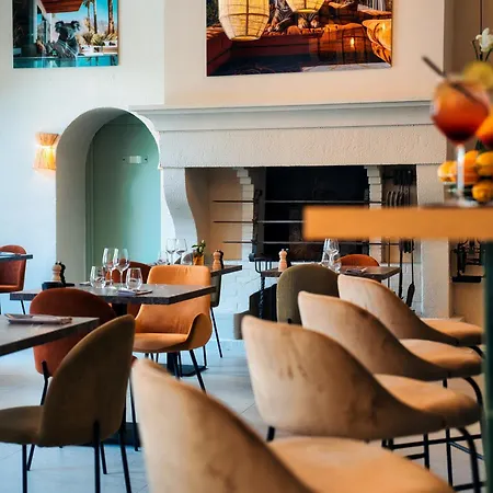 Les Palmiers Hotel