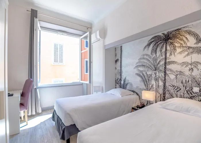 Les Palmiers 3* سانت ماكسيم